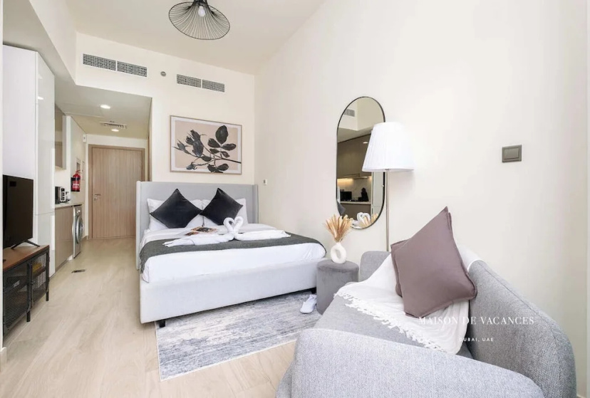 Large Balcony Studio 10 Minutes From Dubai Mall — забронировать отель в Дубае