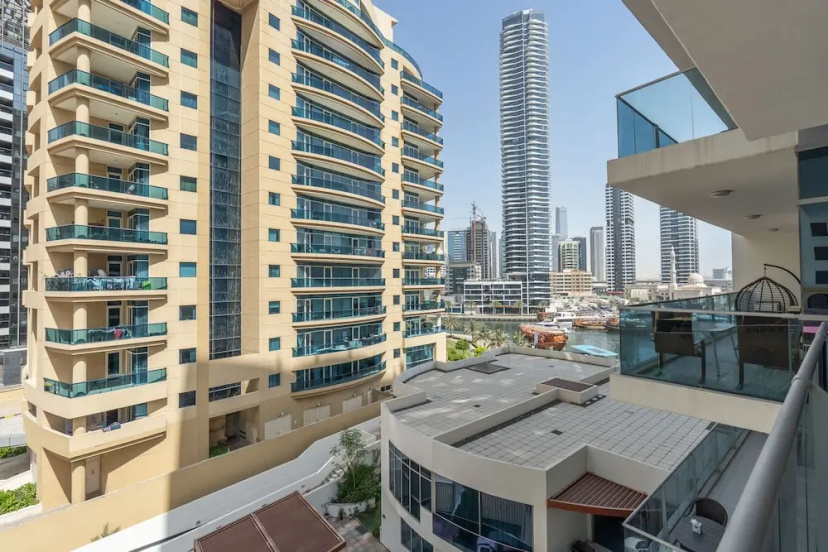 Exceptional and Stunning 1 Bedroom in Dubai Marina — отель с удобным расположением в Дубае