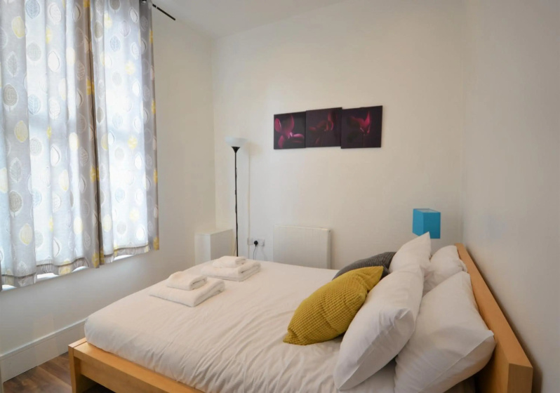 One Bedroom Apartment in Bayswater — отель с удобствами в Лондоне