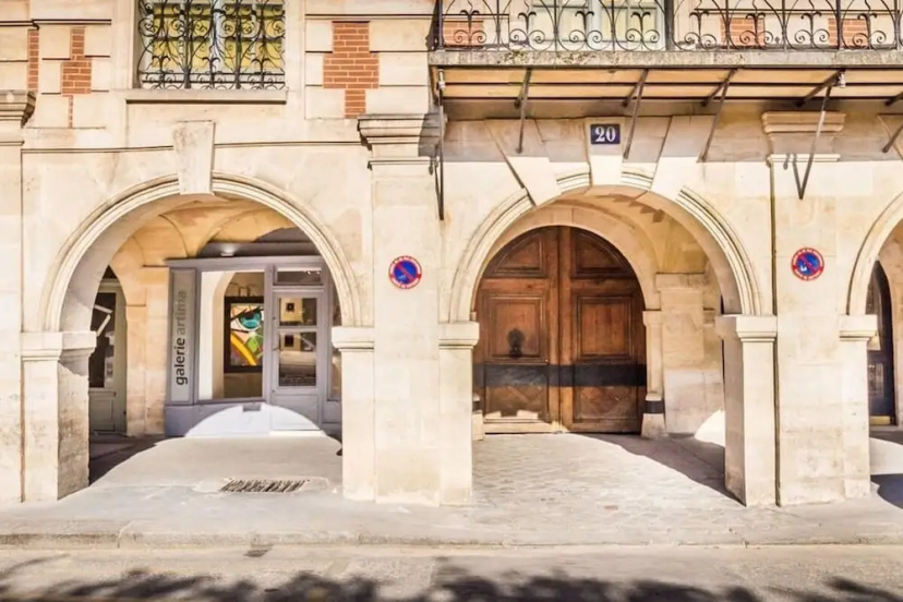 Sweet Inn Apartments - Place des Vosges — забронировать отель в Париже