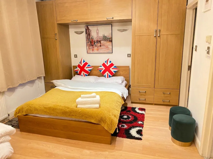 Stunning 1-bed Apartment in London — отель с удобным расположением в Лондоне