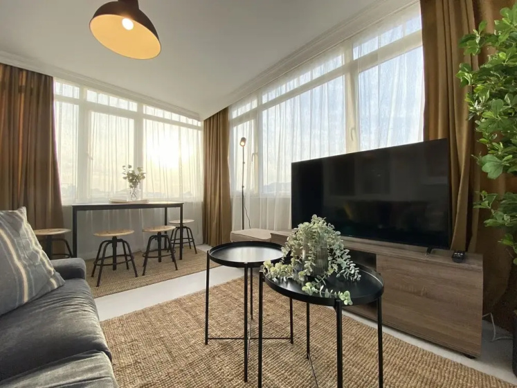 Central and Charming Flat With Balcony in Sisli — отель с удобствами в Стамбуле