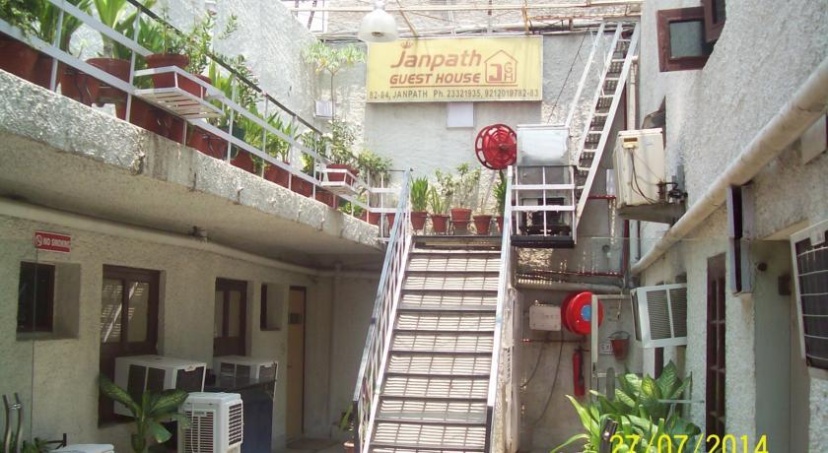 Janpath Guest House — отель с удобствами в Дели