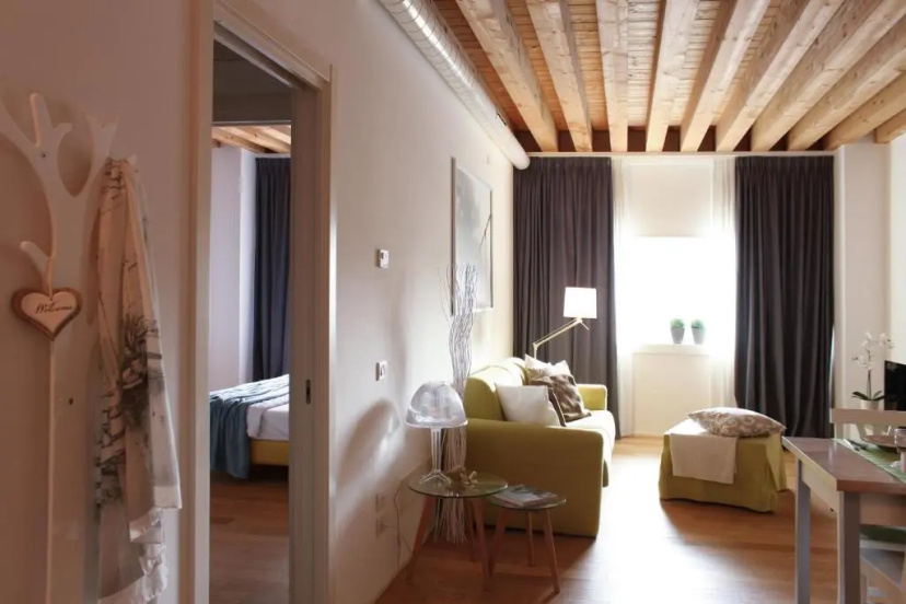 Цены на Mazzoni 15 Modern Flat в Венеции