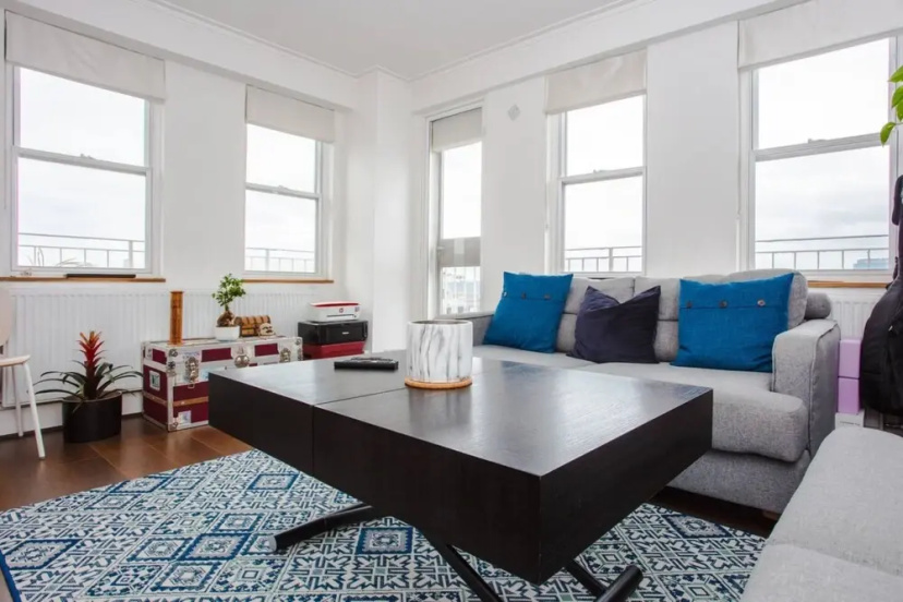 Fantastic Central Apartment With Balcony in Fitzrovia — забронировать отель в Лондоне