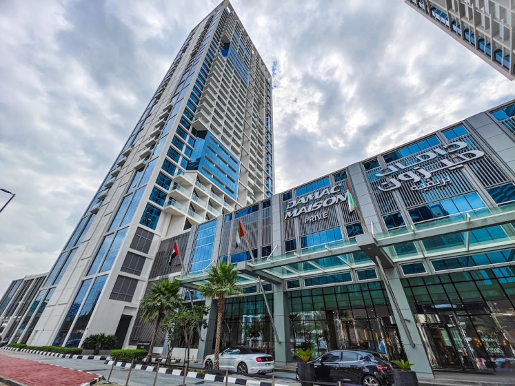 Цены на Stunning 2BR with Balcony-Canal View в Дубае