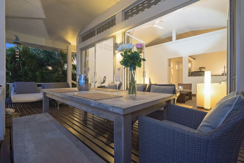 Ban Mok Talay Beachfront Villa — отель с удобствами в Кохе