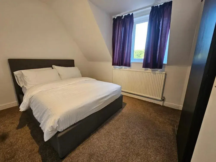 Apartment - Sleeps 4 & Free Parking — комфортный отель в Лондоне