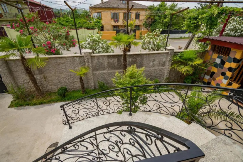 Цены на Guesthouse on General Aslan Abashidze 70 в Батуми