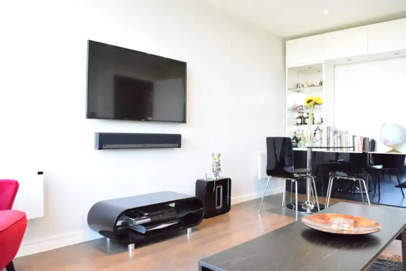 East London 2 Bed Flat With Balcony — комфортный отель в Лондоне
