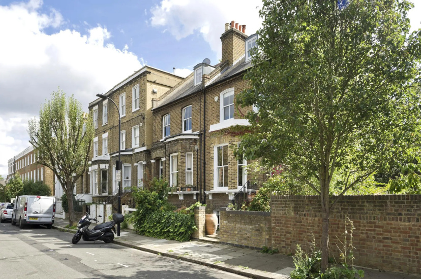 Цены на Delightful Apartment in Brackenbury Village Near Hammersmith by Underthedoormat в Лондоне