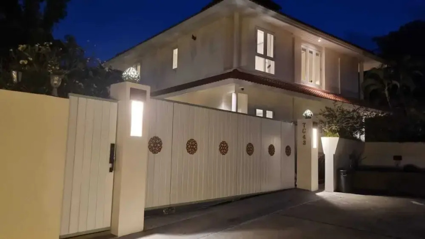 Цены на 4Bed PoolVillaSteps from the Beach KBR34 в Кохе