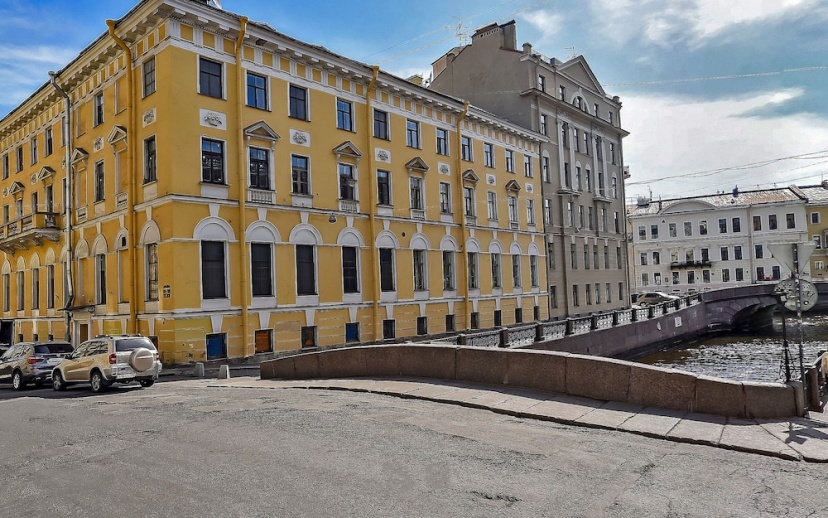 Home4day Spacious Apartment by the Hermitage — отель в Санкт-Петербурге, Россия