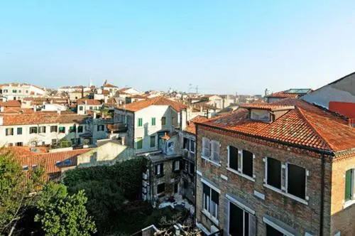 Ca' Elvira Terrazza Veneziana — забронировать отель в Венеции