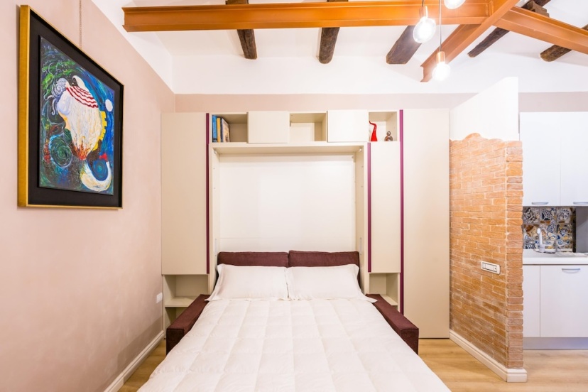 Toledo Warm Renovated Studio — отель с удобствами в Неаполе
