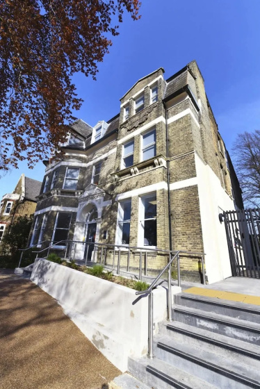 Raymont Hall — отель в Лондоне, Соединенное Королевство