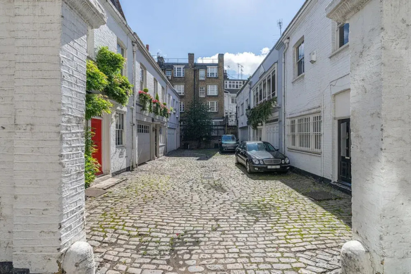 JOIVY Elegant 2-Bed Mews Flat Near Buckingham Palace — отель в Лондоне, Соединенное Королевство