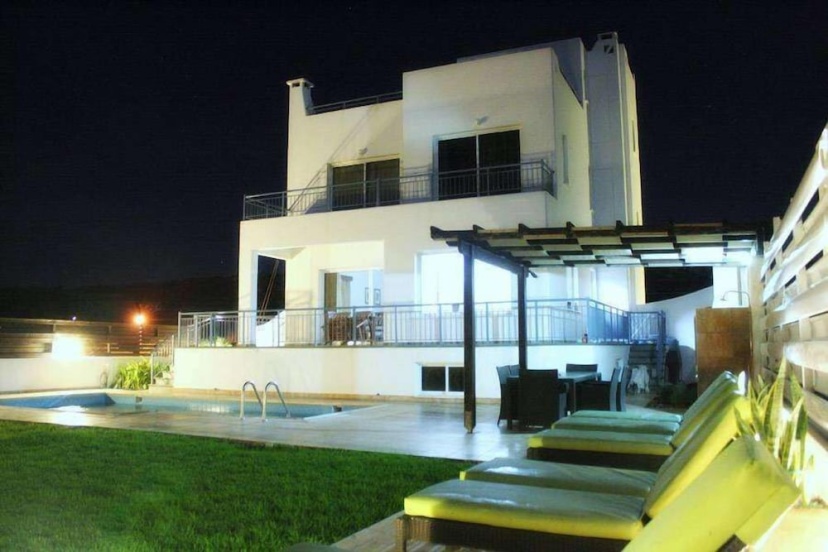 Blue Coral Beach Villas — забронировать отель в Пафос