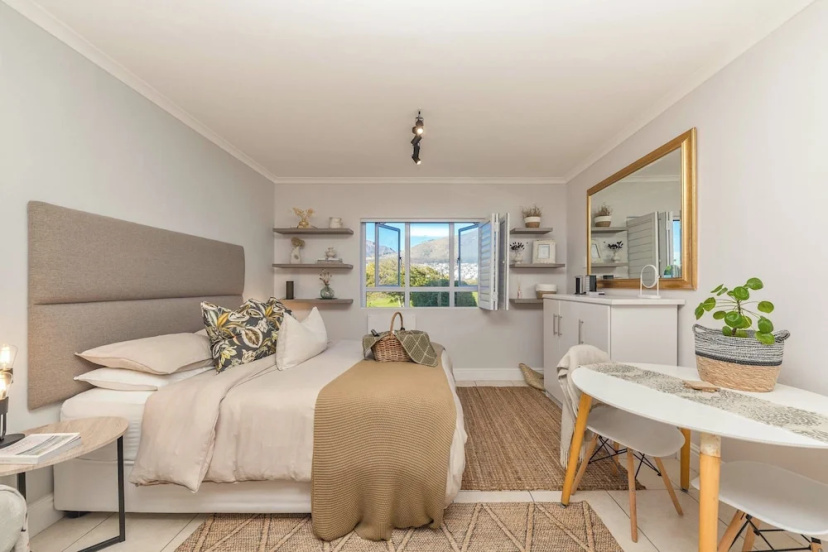Mouille Point Studio Including Welcome Basket — отель с удобным расположением в Кейптауне