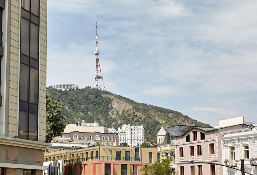 Cozy Apartment in Old Tbilisi — забронировать отель в Тбилиси