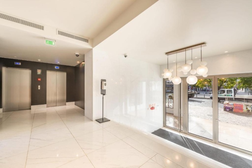 Цены на GuestReady - 2BR Apt Carlos I with Terrace and Gym в Лиссабоне