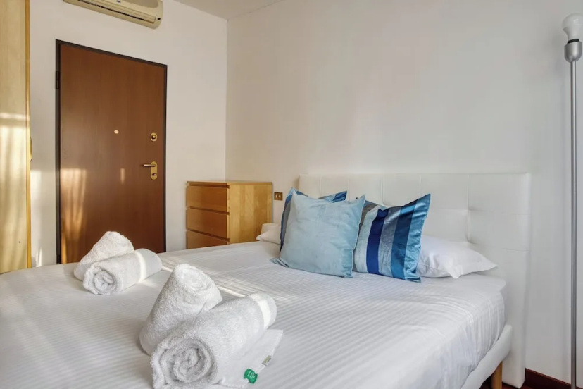 Inviting flat near the city centre — отель с удобным расположением в Милане