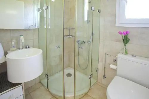 Kerri W Seafront Villa — отель с удобствами в Протарас