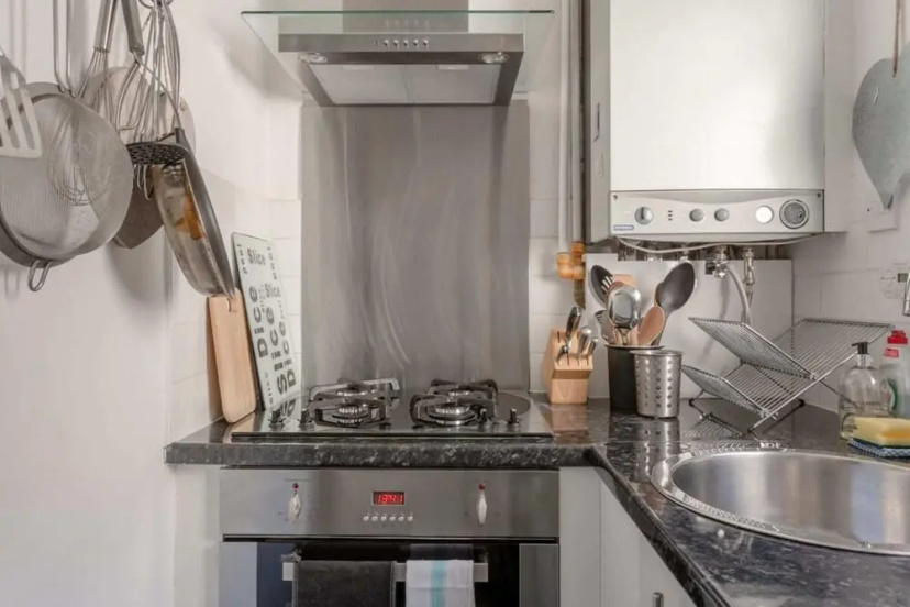 Stylish Apartment Near Battersea Park — отель с удобствами в Лондоне