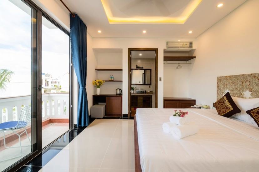 Phuc Hung Riverside Villa Hoi An — отель с удобным расположением в Дананге