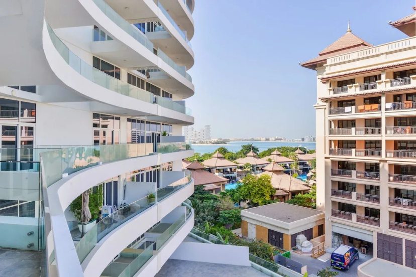 Цены на Ultra Luxury Palm - Mina Azizi Beachfront - Private Beach and Pool в Дубае