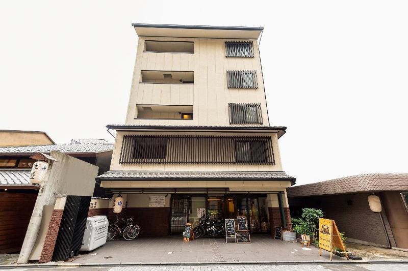 Hotel Guest House Sanjyotakakura Hibiki 2 — отель в Киото, Япония