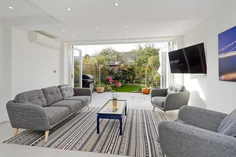 Spacious 4 Bed House, Battersea — отзывы гостей и цены