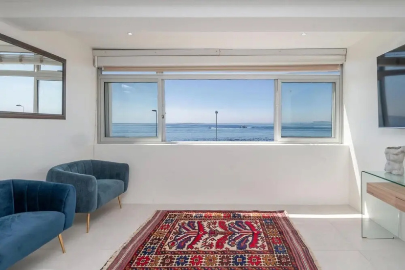 Sea Views by the Promenade at Oceanmist Studio 2 — отель в Кейптауне, Южноафриканская Республика