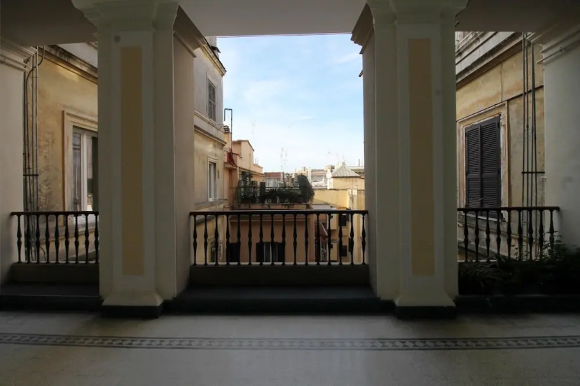 Colosseo Topnotch Apartment — отель с удобным расположением в Риме