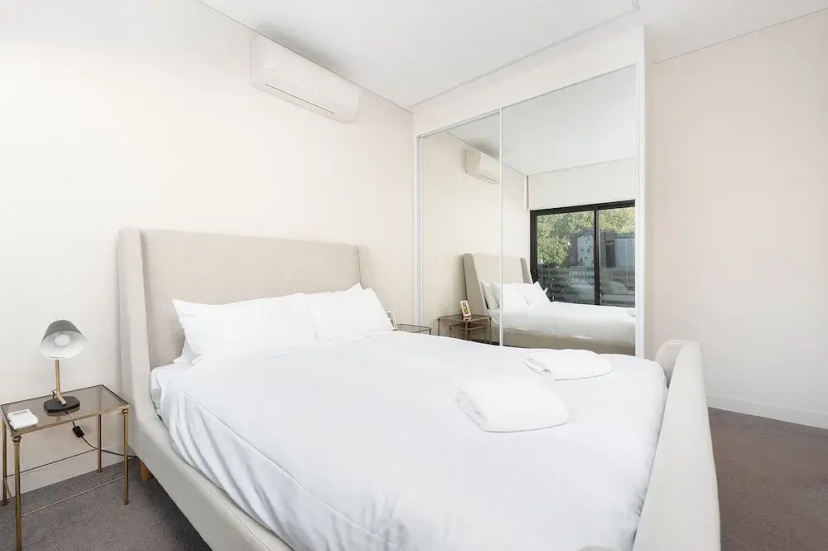 Uber Chic Newtown Designer Pad H392 — отель с удобствами в Сиднее