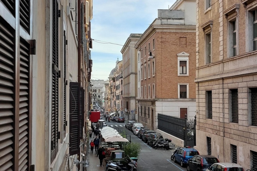 Цены на 4bnb - Serpenti Delightful Apartment в Риме