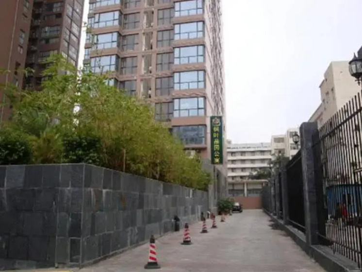 Maple Leaf Pinyuan Hotel - Shenzhen — забронировать отель в Шэньчжэне