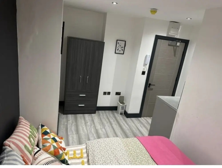 Цены на Impeccable 1-bed Studio in London в Лондоне
