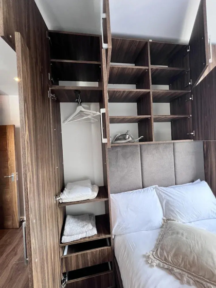 London Studio Retreat - Colney Hatch Lane — отель с удобным расположением в Лондоне
