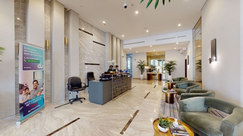 WelHome - Cozy 1BR With Private Balcony Steps From the Canal — отель с удобным расположением в Дубае