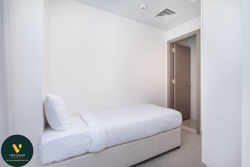Vogue Lagoon District One Residence — отель с удобным расположением в Дубае