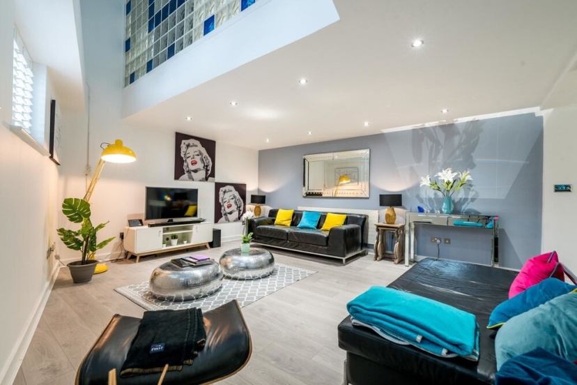 Super 2BD Loft Historic Landmark Near River Thames — отель с удобствами в Лондоне