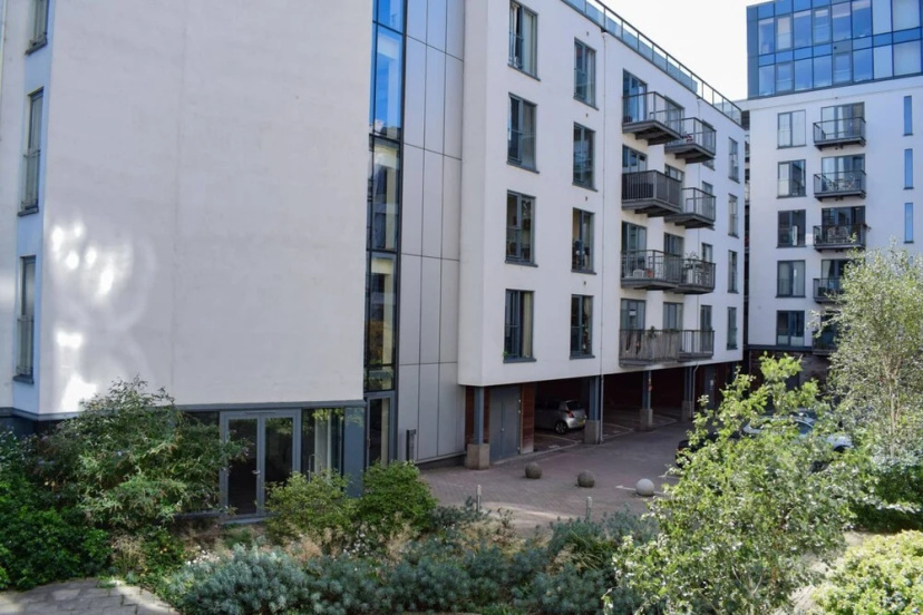 Modern 2 Bedroom East London Apartment by Olympic Park — комфортный отель в Лондоне