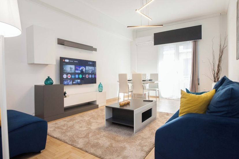 Stylish Renovated 2 Bd Apt in Exarcheia — отель в Афины, Греция