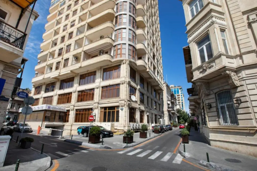 Leyla Apartmens 2 — забронировать отель в Баку
