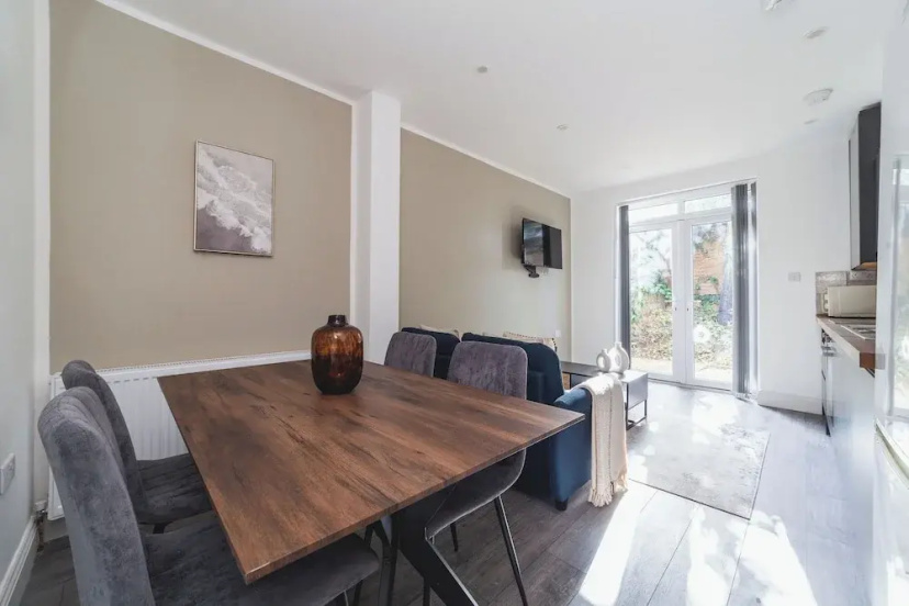 The Cricklewood Apartment — забронировать отель в Лондоне