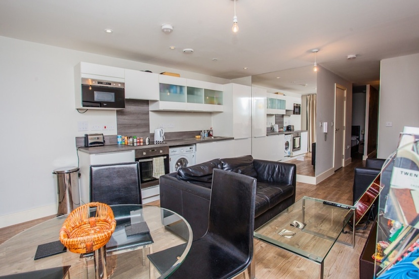 New Ground Floor 1 Bedroom Apartment Near Greenwich — забронировать отель в Лондоне