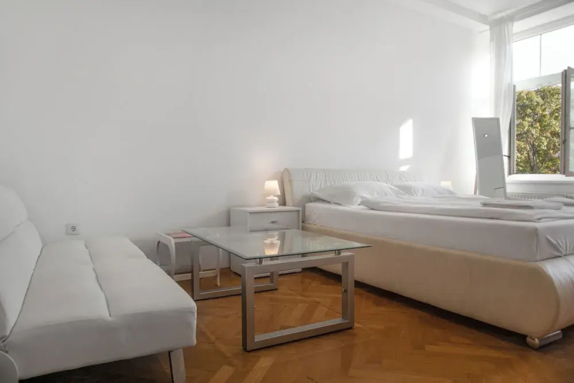 Perfect 7BR Stay Near Hauptbahnhof — забронировать отель в вене