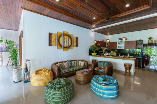 Villa MasBro — забронировать отель в Кута