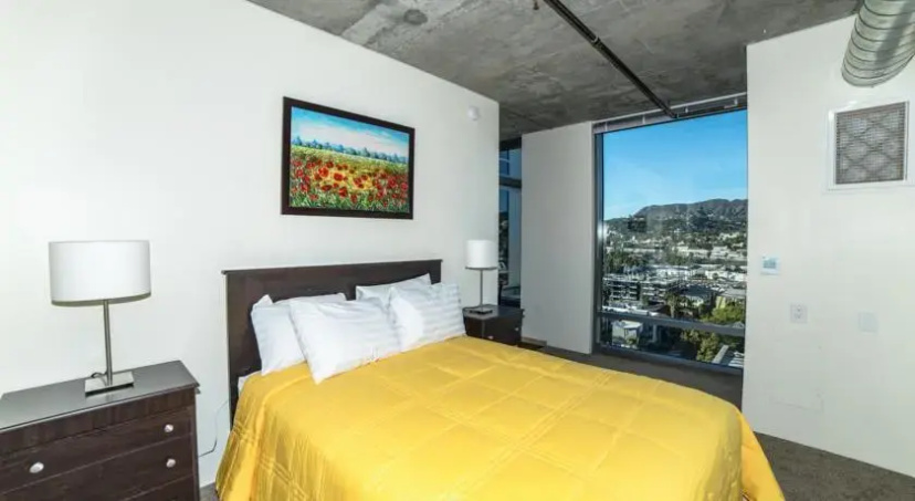 Hollywood Banderas Apartment — забронировать отель в Лос-Анджелесе